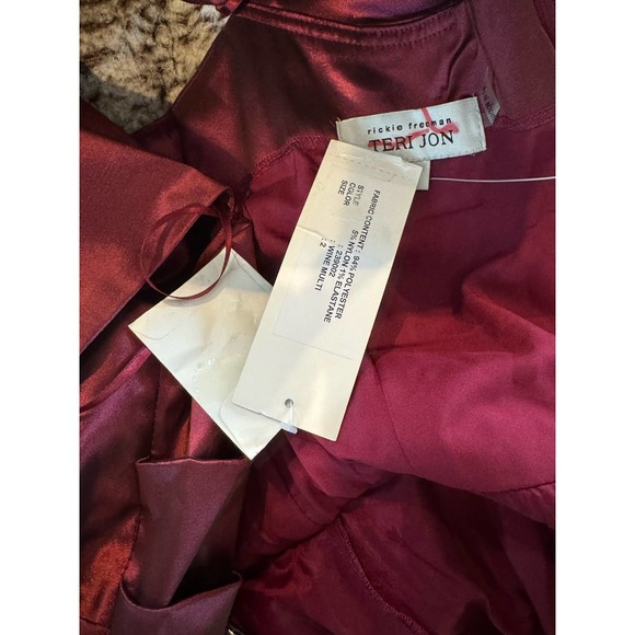 Teri Jon by Rickie Freeman Draped Taffeta Metallic Gown. Size 2 - Picture 7 of 8